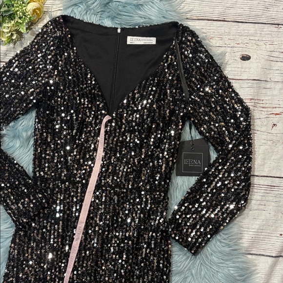 NWT Mac Duggal Long Sleeved Sequined Gown Dress V-Neck Black Silver 26445 - Picture 7 of 10